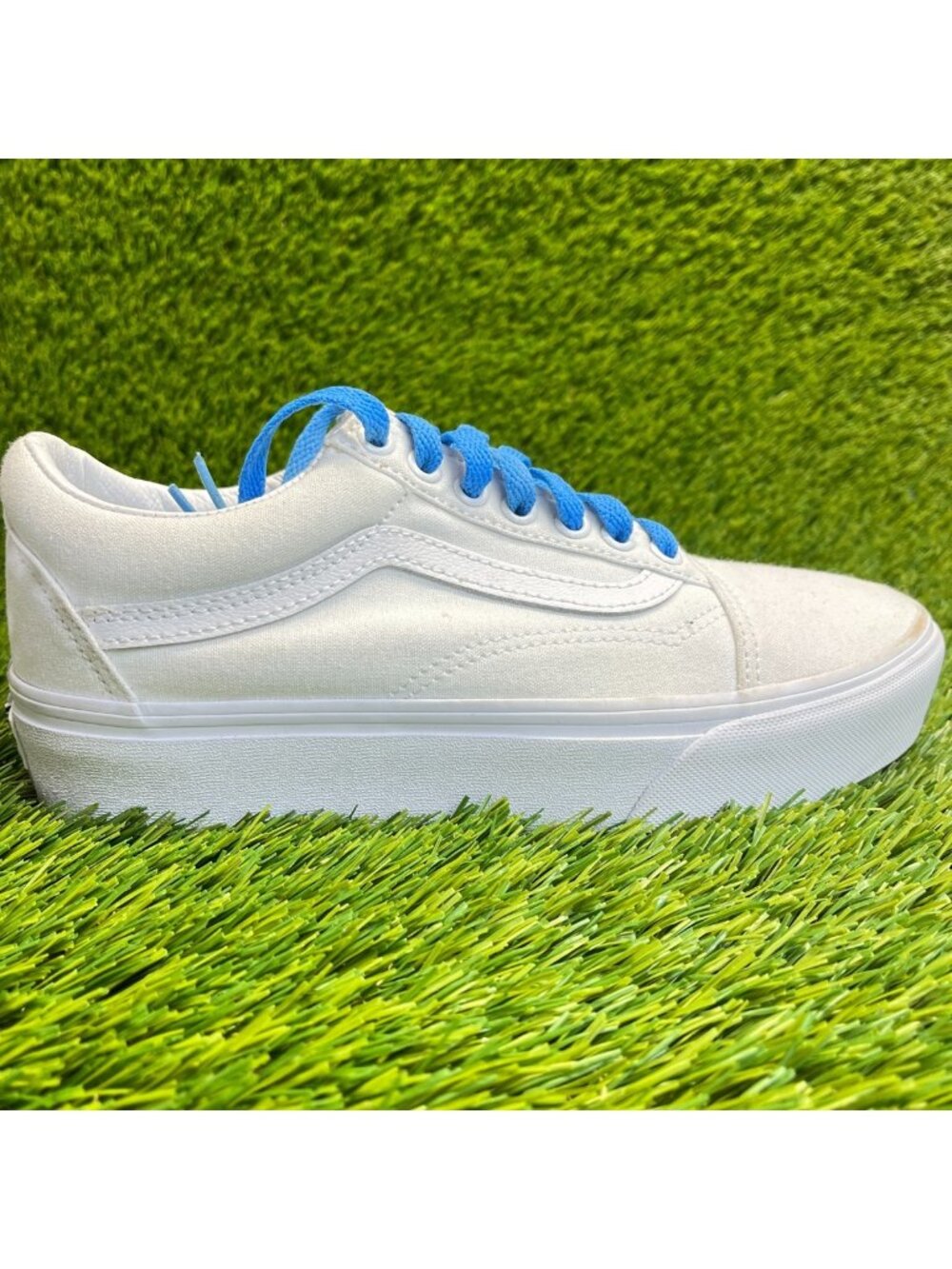 Vans Old Skool Womens Size 8 White Blue Athletic Skate Walking Shoes Sneakers